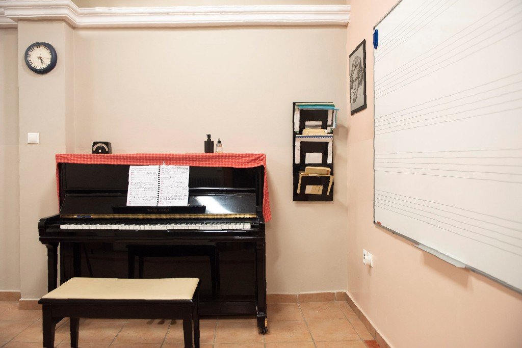 Γυμνάσια - αίθουσα πιάνου